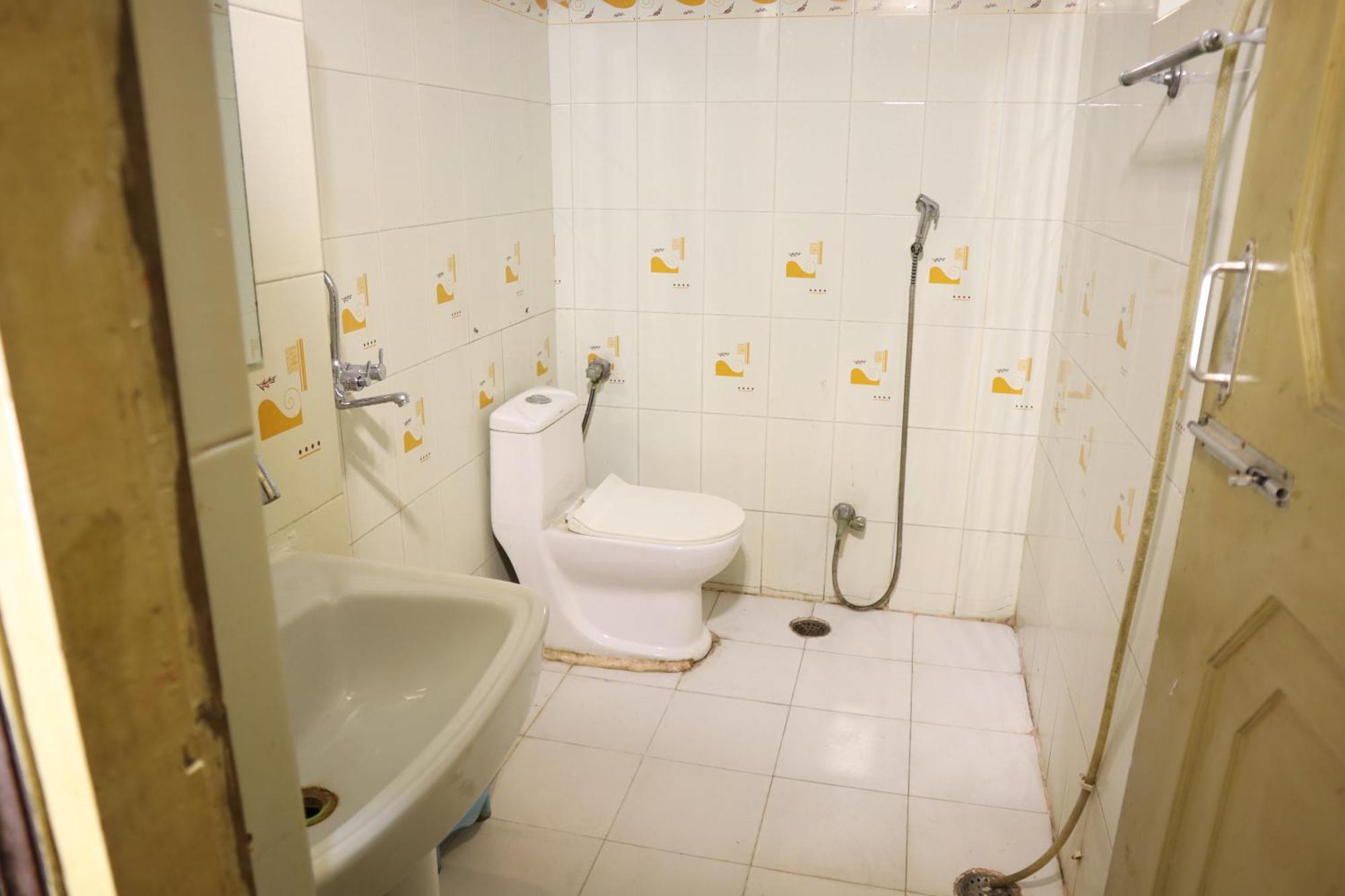 Hotel P R Palace Лакнау Екстериор снимка