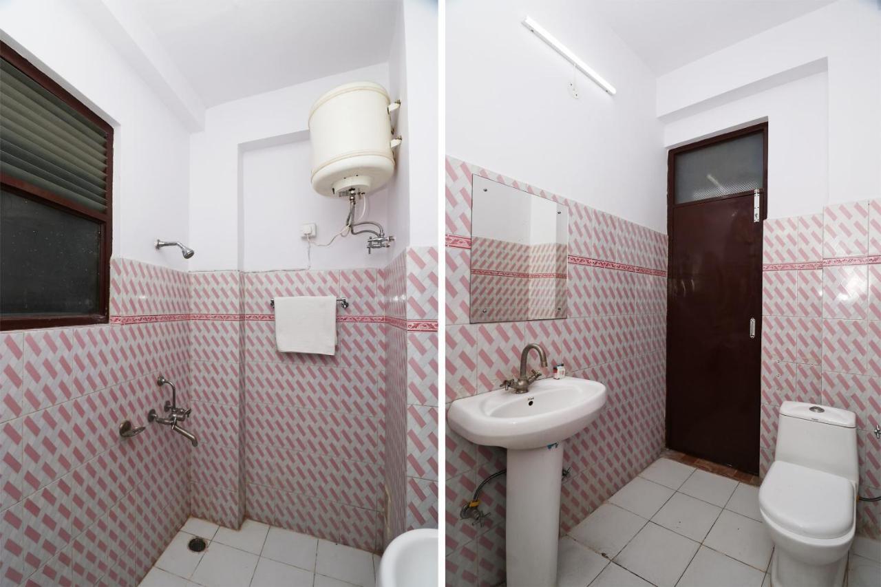 Hotel P R Palace Лакнау Екстериор снимка